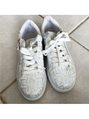 SHEIN • Snakeskin Print Sneakers